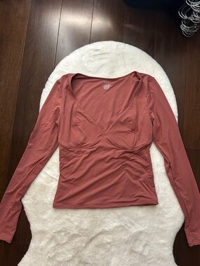 Women’s Long-Sleeve V-Neck Top in Dusty Rose